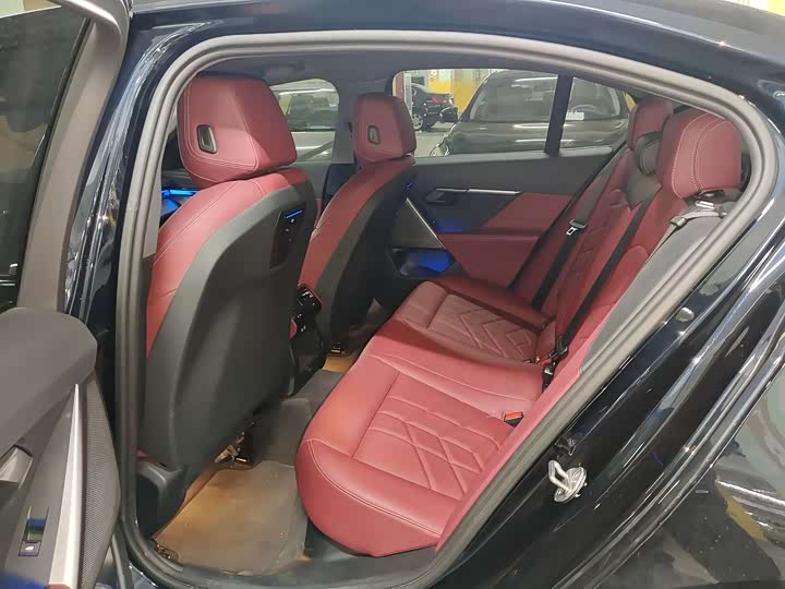 Фото 8 - BMW 5 Series