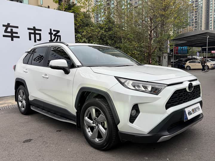 Фото 3 - Toyota RAV4