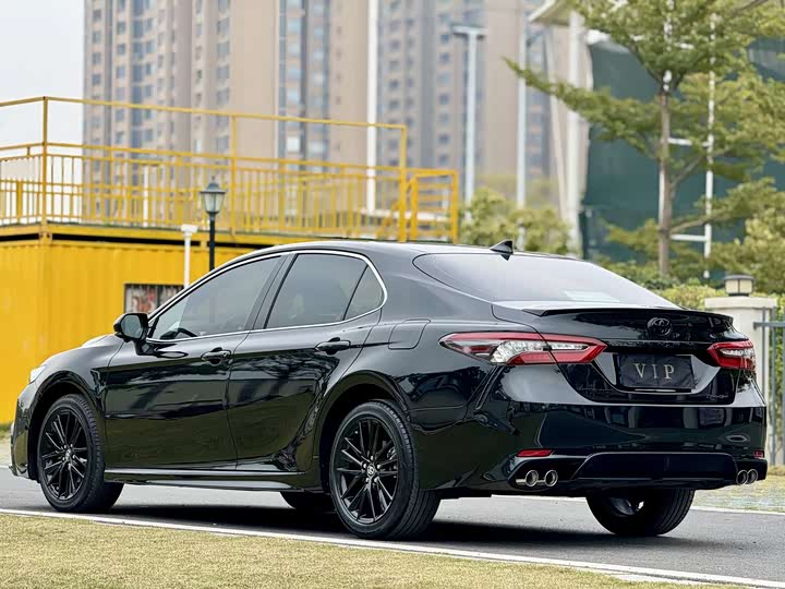 Фото 4 - Toyota Camry