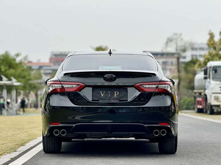 Фото 5 - Toyota Camry