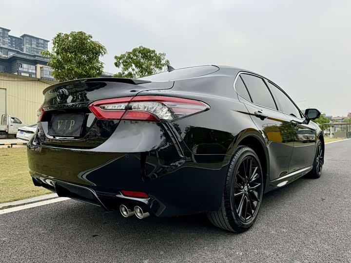 Фото 8 - Toyota Camry