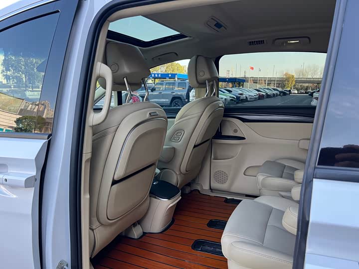 Фото 6 - Buick GL8 ES