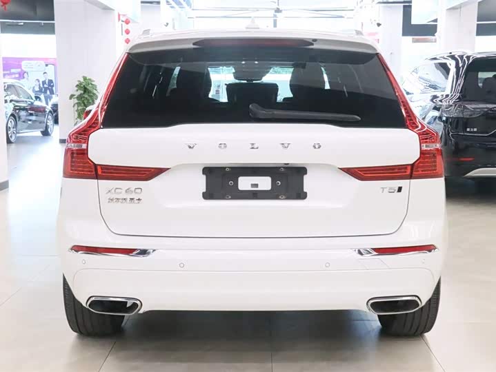 Фото 4 - Volvo XC60