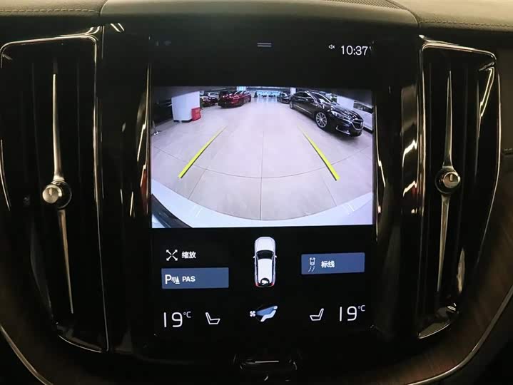 Фото 8 - Volvo XC60