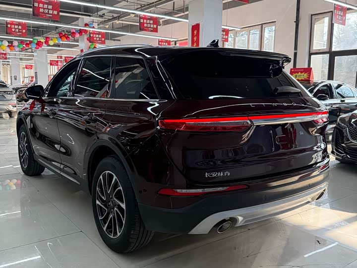 Фото 3 - Lincoln Corsair