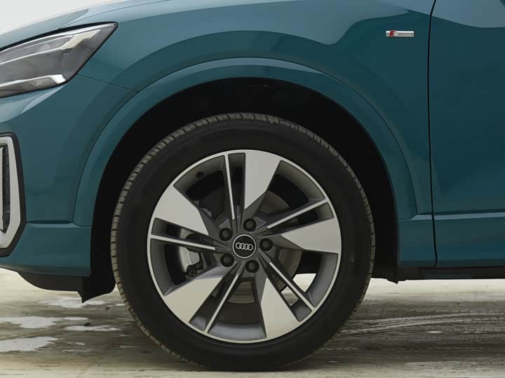 Фото 6 - Audi Q2L