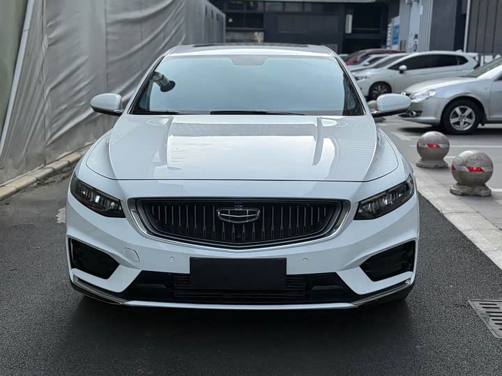 Фото 2 - Geely Preface