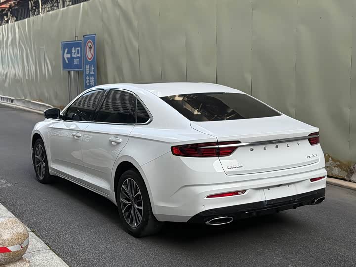 Фото 7 - Geely Preface