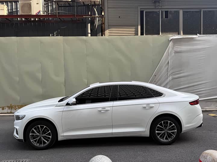 Фото 8 - Geely Preface