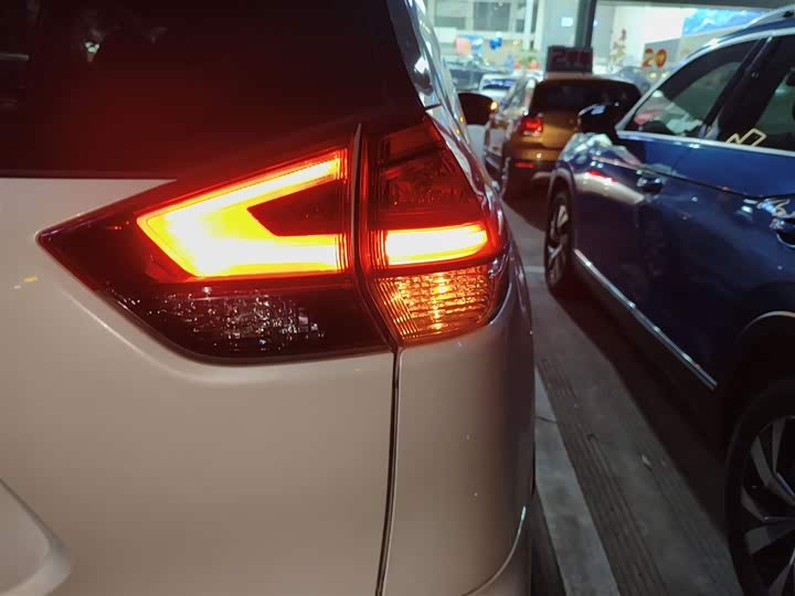 Фото 8 - Nissan X-Trail