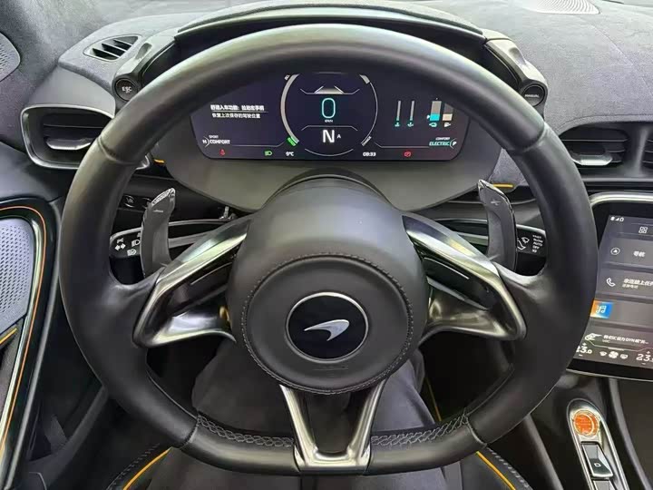 Фото 2 - McLaren Artura