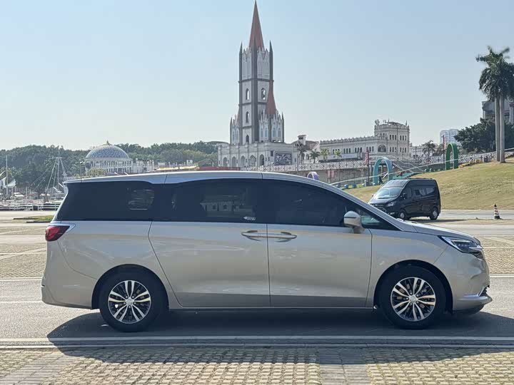 Фото 7 - Buick GL8 ES