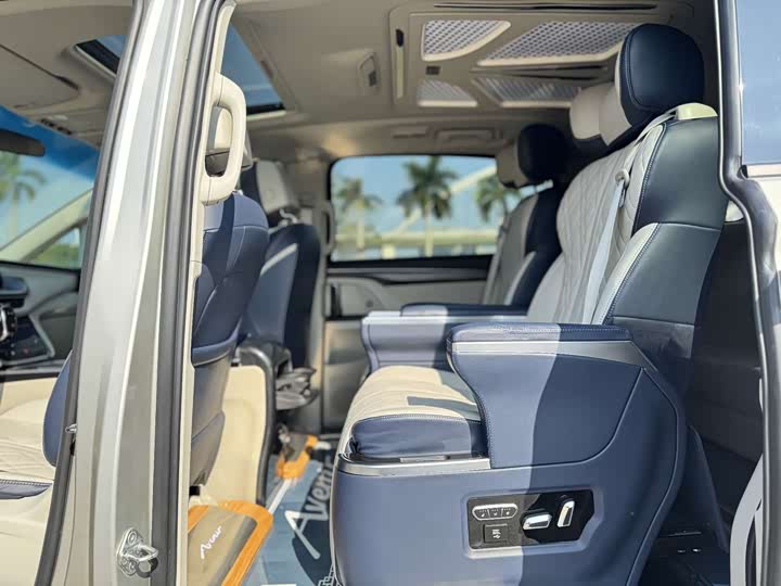 Фото 9 - Buick GL8 ES