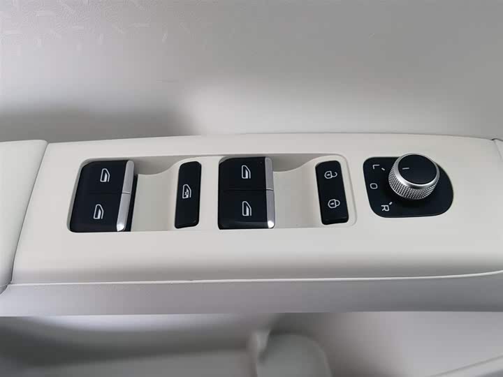 Фото 9 - Geely Galaxy Geome