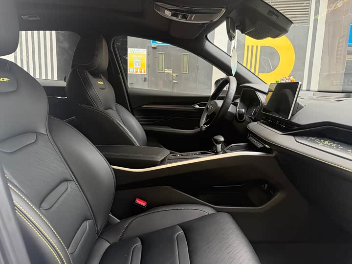 Фото 3 - Geely Preface