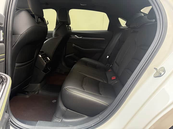 Фото 9 - Geely Preface