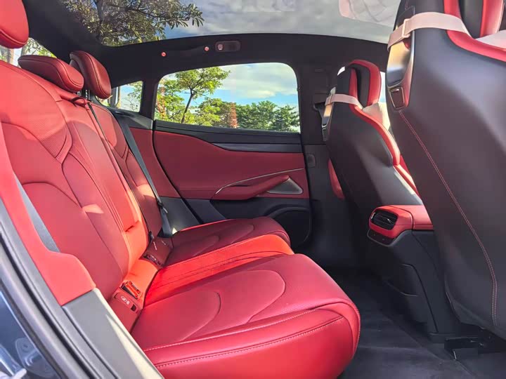 Фото 8 - Xiaomi SU7