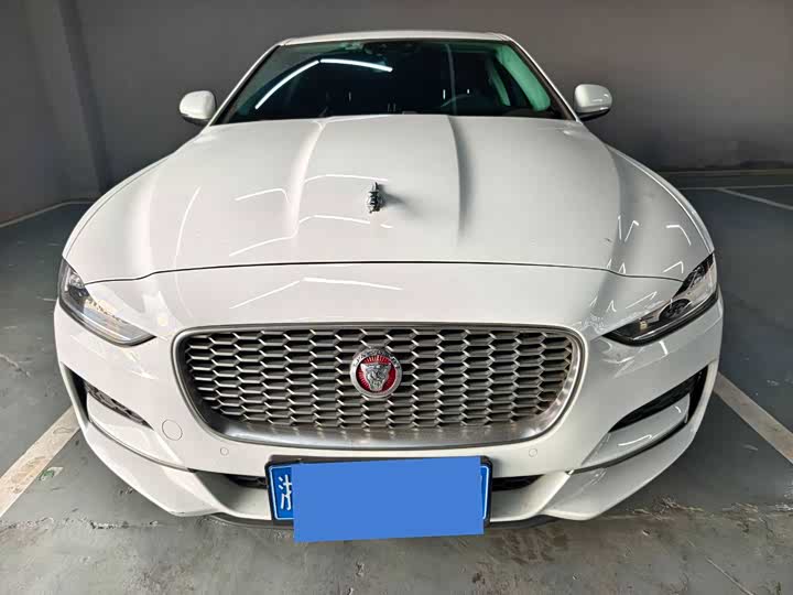 Фото 2 - Jaguar XE L