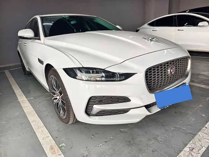 Фото 3 - Jaguar XE L