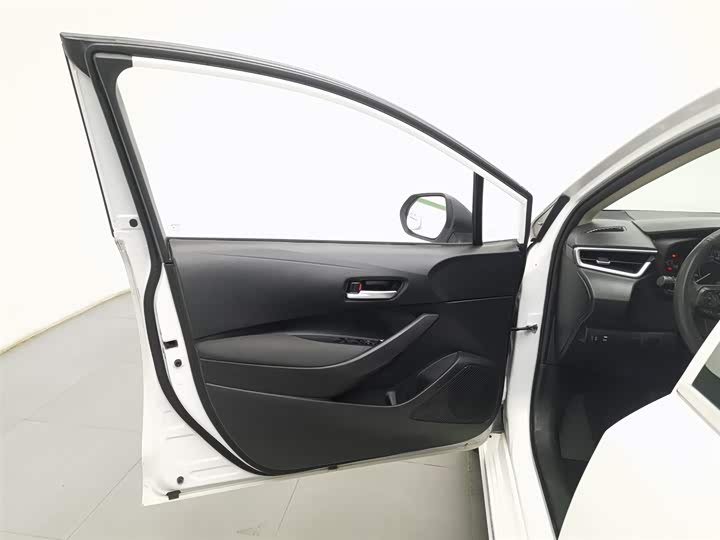 Фото 8 - Toyota Corolla