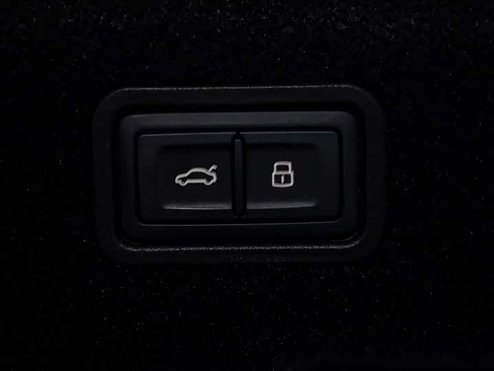 Фото 7 - Audi A8