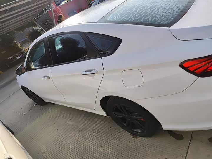 Фото 5 - Geely Binrui