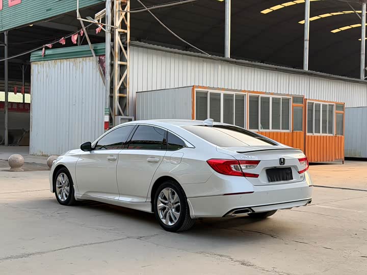 Фото 6 - Honda Accord