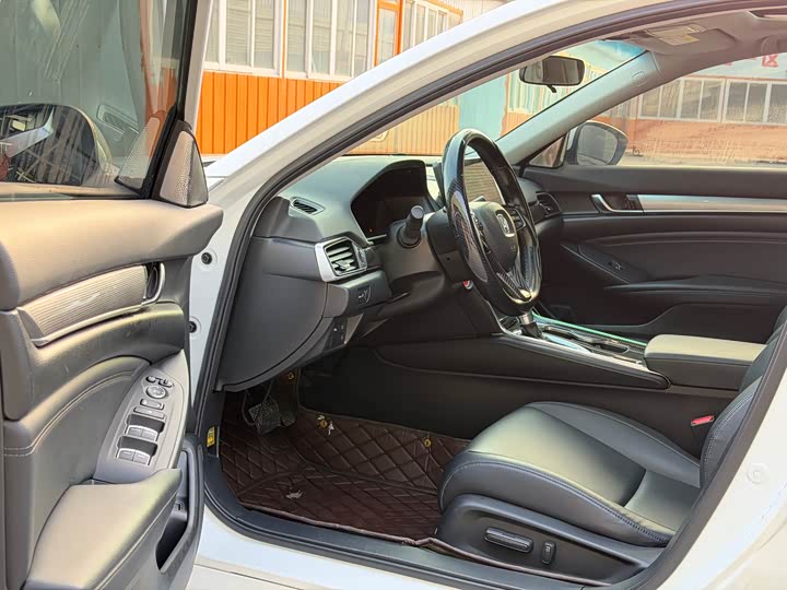 Фото 7 - Honda Accord