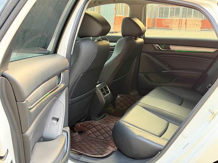 Фото 8 - Honda Accord