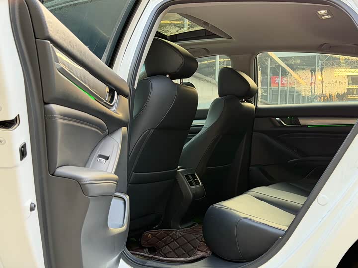 Фото 9 - Honda Accord