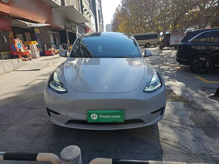 Фото 3 - Tesla Model Y