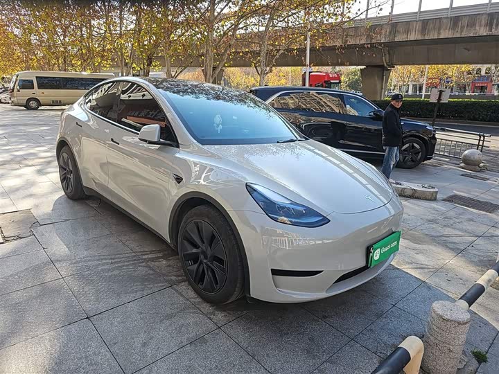 Фото 4 - Tesla Model Y