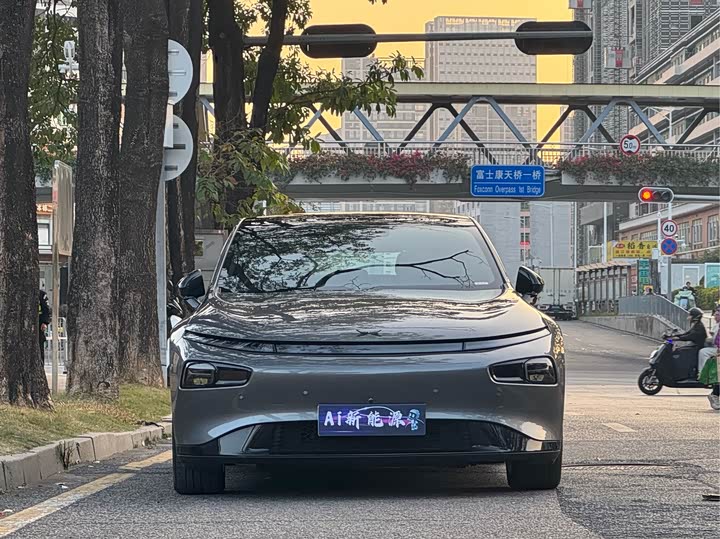 Фото 2 - XPeng P7