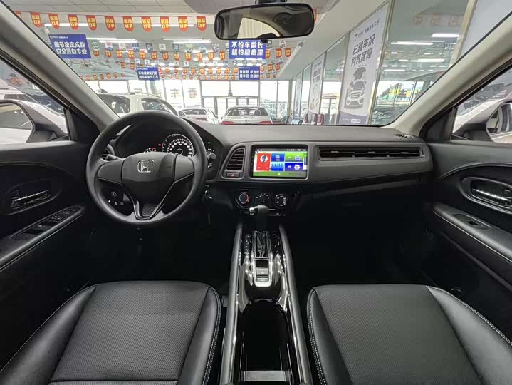 Фото 8 - Honda Vezel