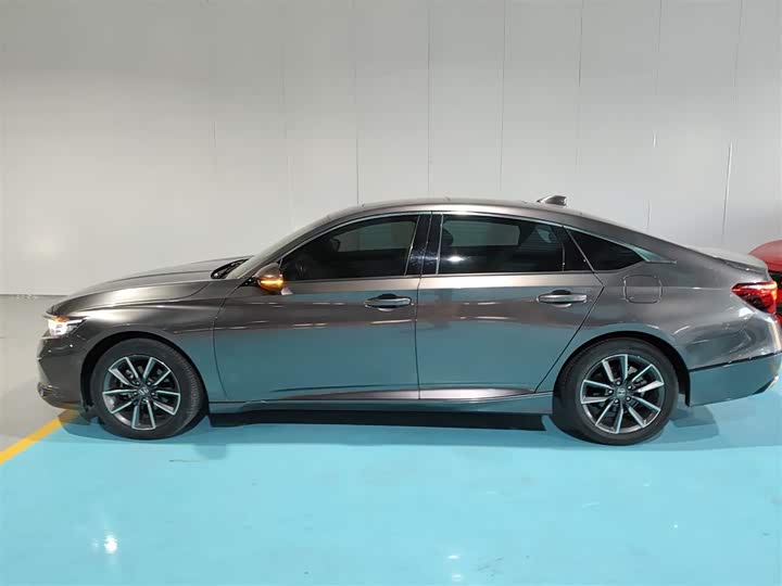 Фото 5 - Honda Inspire