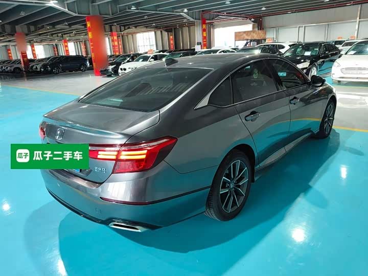 Фото 7 - Honda Inspire