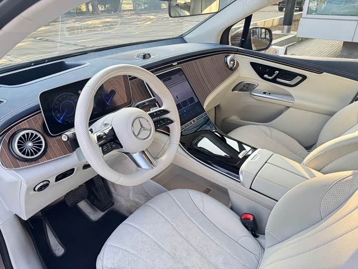 Фото 6 - Mercedes-Benz EQE SUV