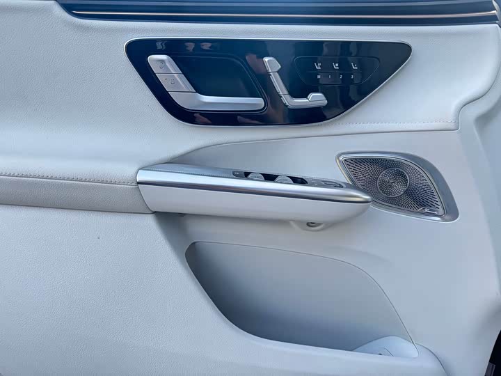 Фото 8 - Mercedes-Benz EQE SUV