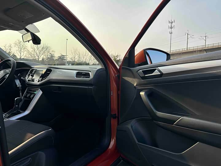 Фото 7 - Volkswagen T-Roc