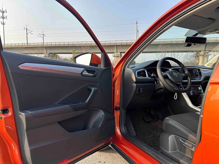 Фото 8 - Volkswagen T-Roc