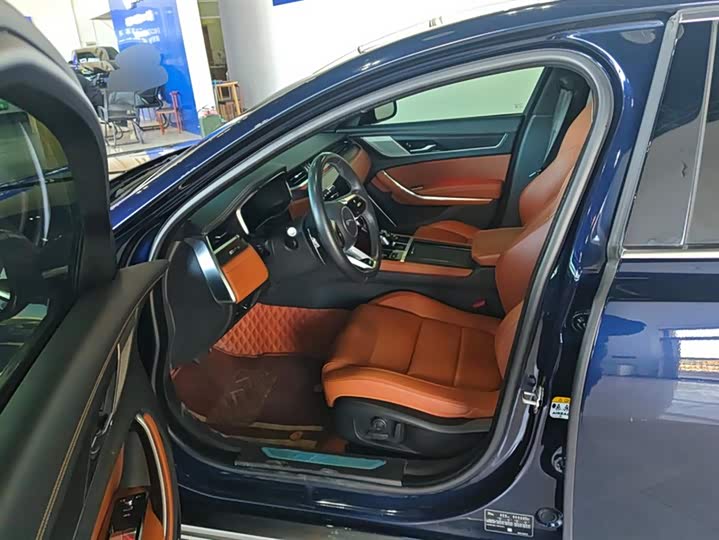 Фото 9 - Jaguar XF L