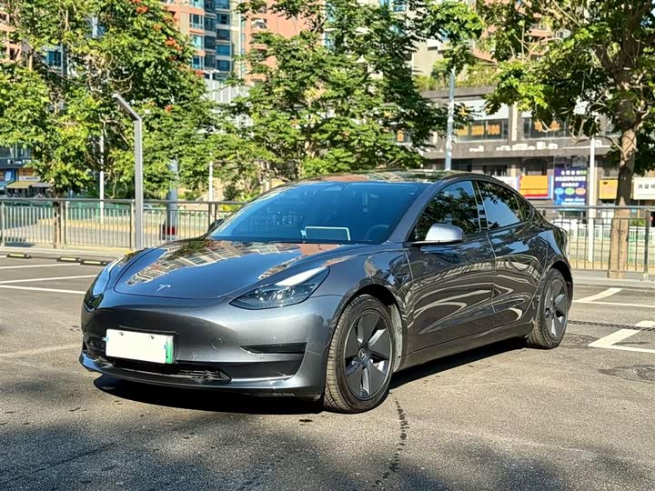 Фото 1 - Tesla Model 3