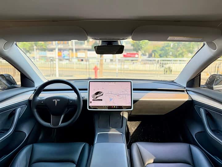 Фото 4 - Tesla Model 3