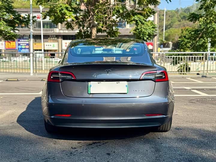 Фото 8 - Tesla Model 3