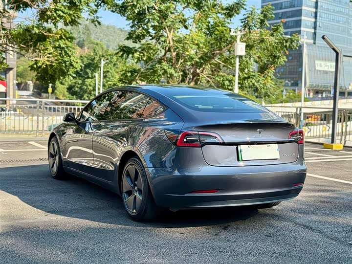 Фото 9 - Tesla Model 3