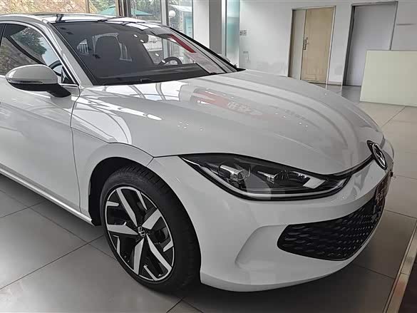 Фото 2 - Volkswagen Lamando L