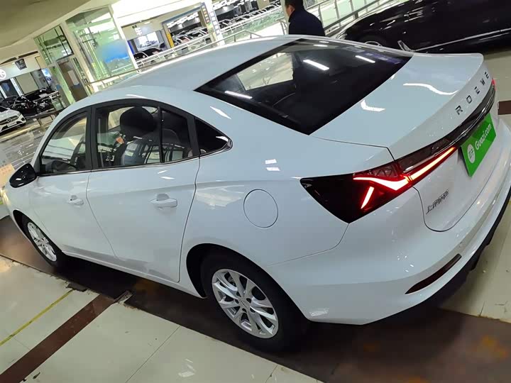 Фото 5 - Roewe i5