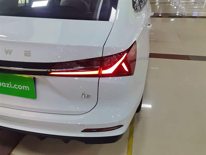 Фото 8 - Roewe i5