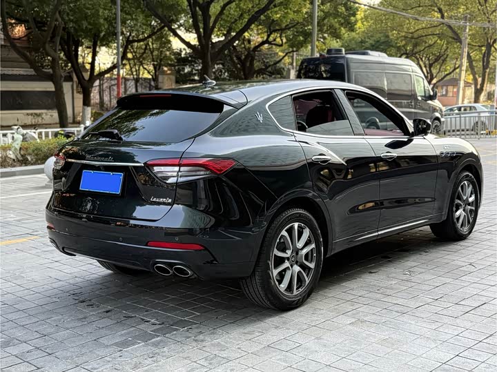 Фото 3 - Maserati Levante