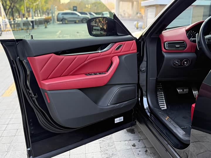 Фото 5 - Maserati Levante